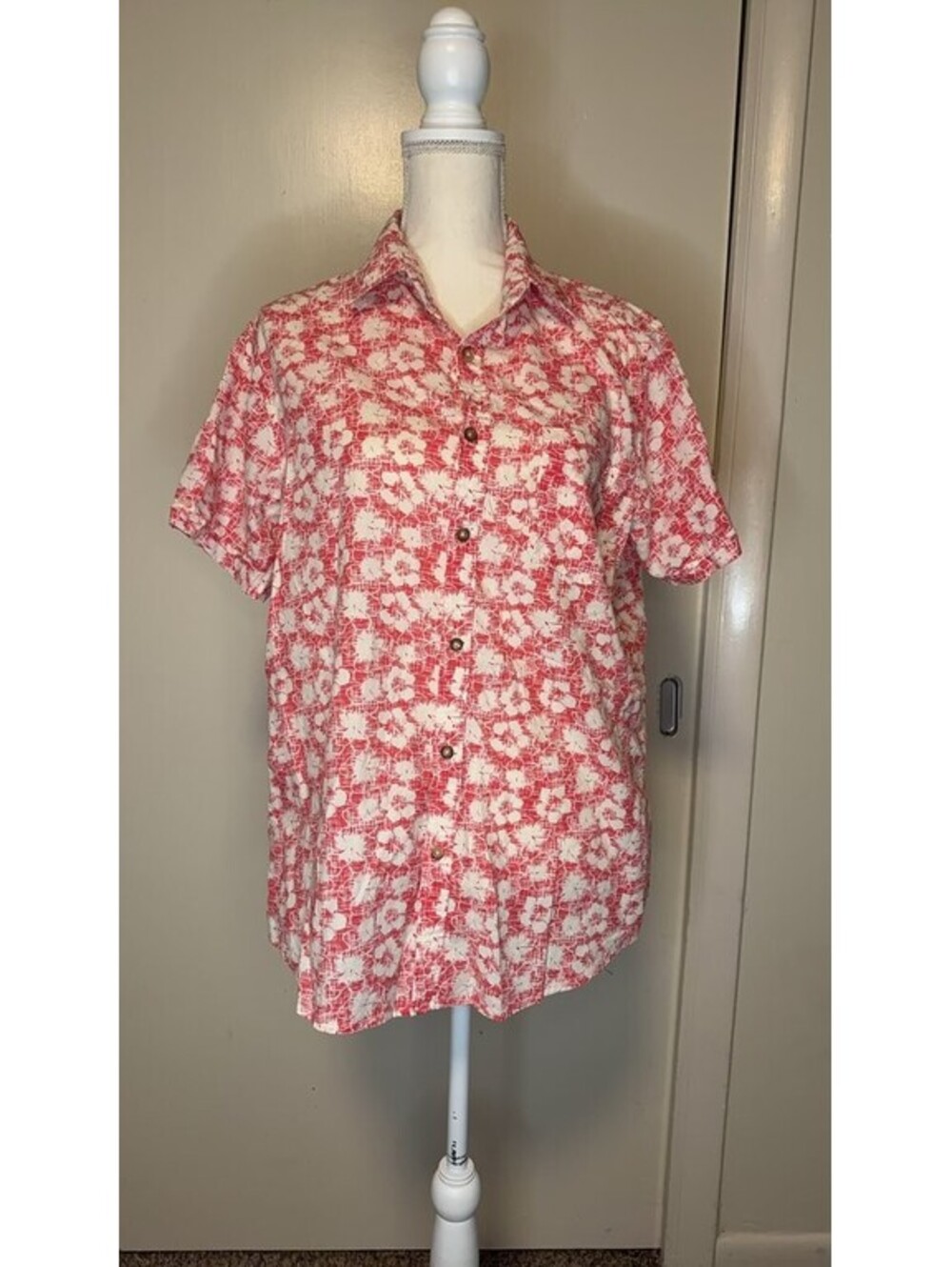 Nat Nast Luxury Originals Red and White Floral Button-Up Shirt